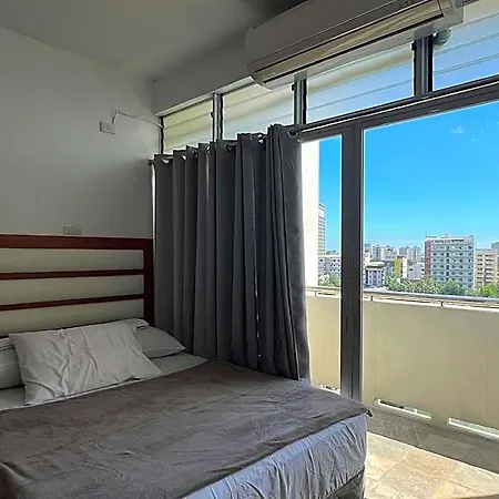 Spacious Studio With Balcony Within The Queen City