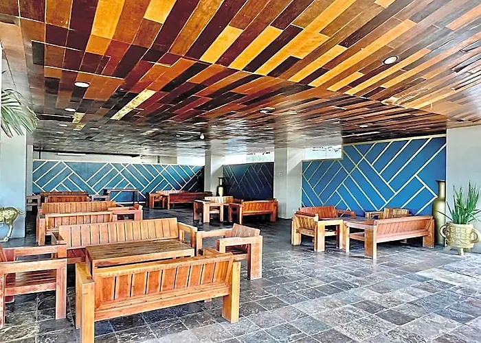 Spacious With Balcony Within The Queen 호텔 세부