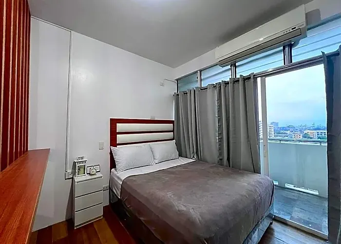 호텔 Spacious With Balcony Within The Queen 3*
