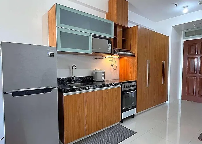 Spacious With Balcony Within The Queen 호텔 세부