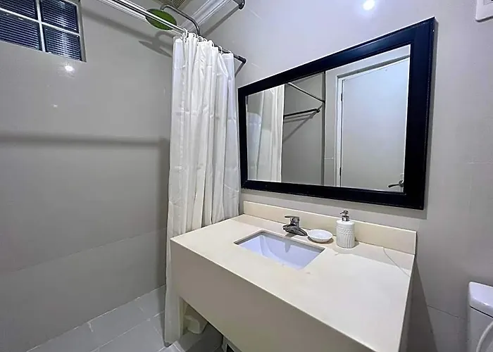 호텔 Spacious With Balcony Within The Queen